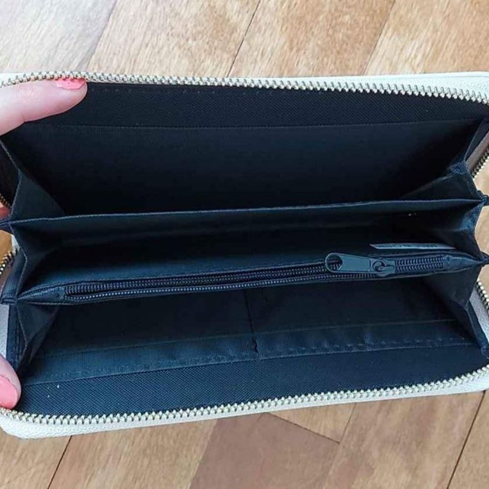 Paris Wallet - Picture 2 of 2